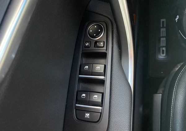Kia Ceed cena 104900 przebieg: 15679, rok produkcji 2023 z Lędziny małe 106